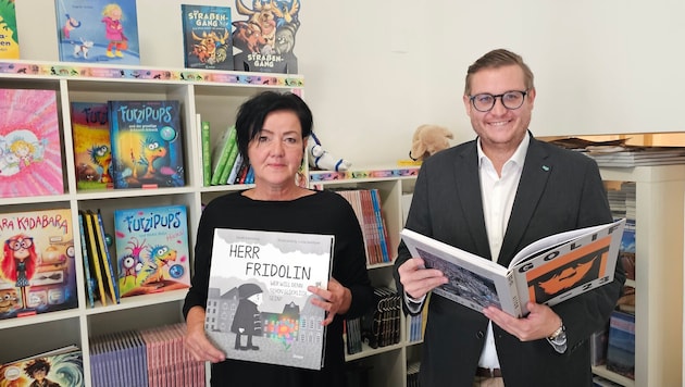 Erika Hornbogner und Wirtschaftsstadtrat Julian Geier in dem Pop-up-Store, der in der 8. ...