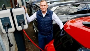 Martin Karner vom Autohaus Fior in Graz bestätigt: Die Nachfrage nach E-Autos steigt.