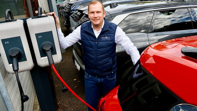 Martin Karner vom Autohaus Fior in Graz bestätigt: Die Nachfrage nach E-Autos steigt.