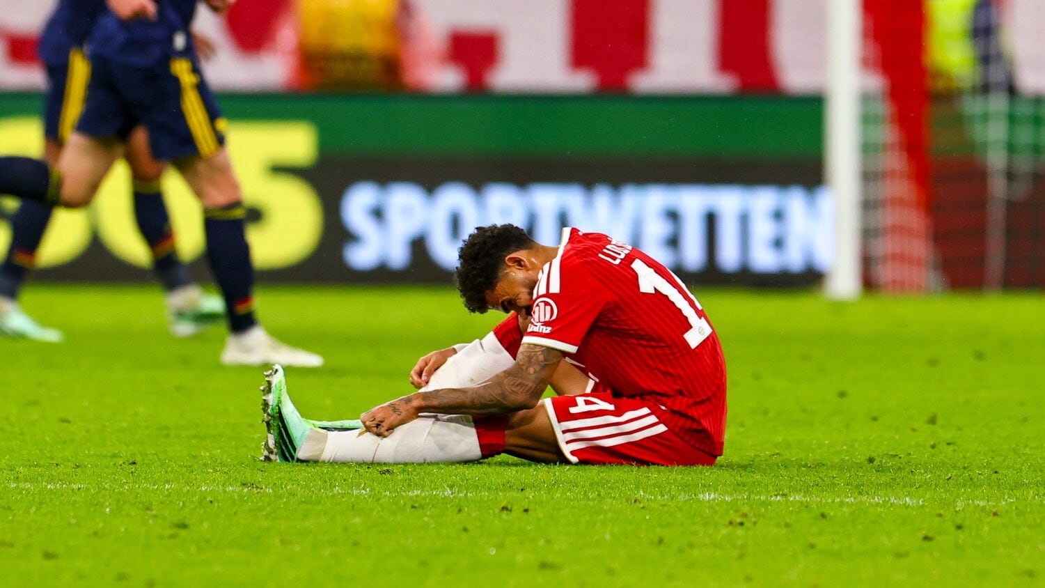 Komoly sérülés a BL-rangadón: hosszabb pihenő vár a Bayern játékosára, Diazra
