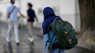 Wie sich das Kopftuchverbot bei Kindern tatsächlich auswirkt? Dazu gibt es nun nach einer ...