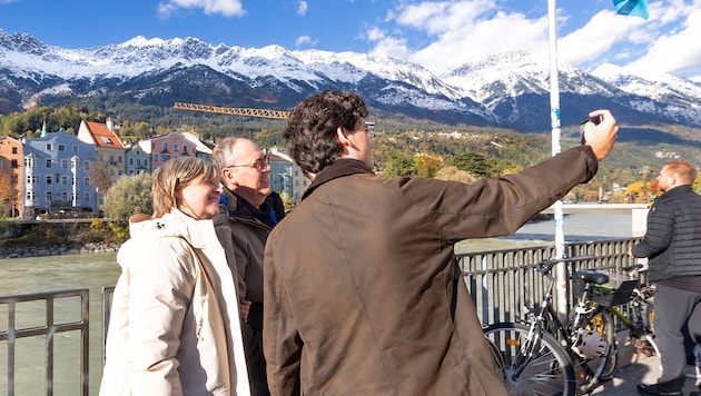 Innsbruck hat über Nacht eine Winterkulisse für Urlaubsfotos erhalten.
