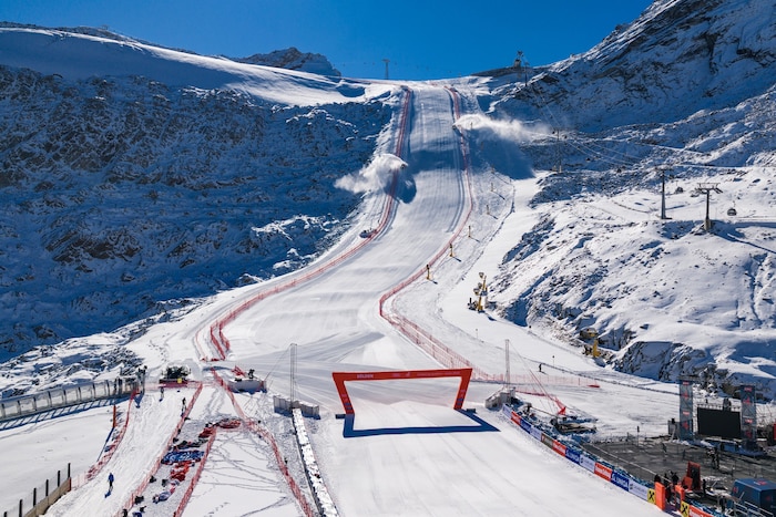 Der Weltcup-Hang in Sölden ist jetzt weiß eingerahmt.