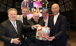 Bürgermeister Michael Ludwig, Jürgen Hagenauer, Hans Staud, Stefan Schauer, Toni Faber (v.li.). 