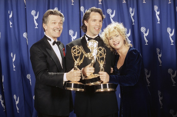 Tom Skerritt (li.) wurde 1993 mit einem Emmy ausgezeichnet.