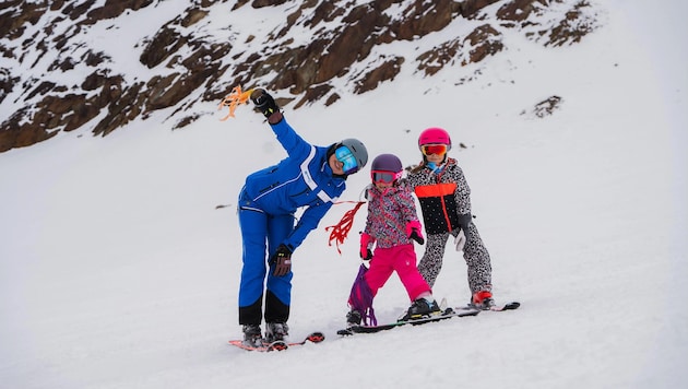 Rund 5000 Kinder pro Jahr lernen in Sölden das Skifahren.