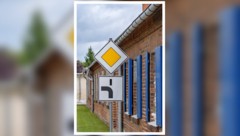 Muss man auf einer abbiegenden Vorrangstraße blinken oder nicht? 