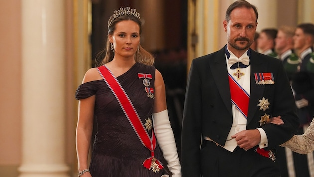 Ingrid Alexandra absolvierte am Donnerstagabend ihren ersten Auftritt mit Tiara in ihrer Rolle ...