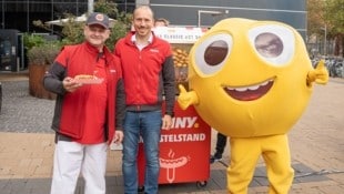 600 Gratis-Hotdogs, 100 % Österreich: PENNY sorgte am Wiener Westbahnhof für köstliche ...