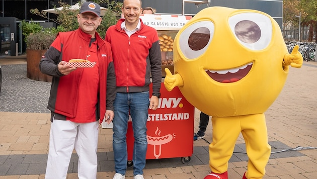600 Gratis-Hotdogs, 100 % Österreich: PENNY sorgte am Wiener Westbahnhof für köstliche ...