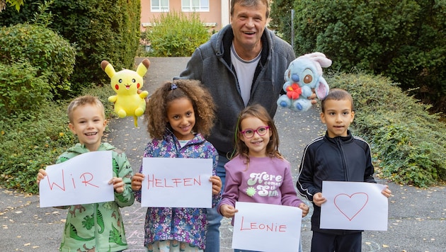 Vorne: Connor, Lily, Marlene und Xenophon (von links) sind mit vollem Herzen dabei. Hinten: ...