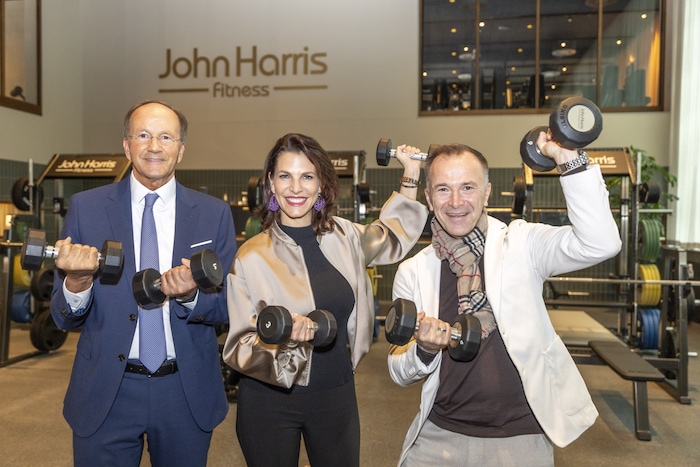 Bei einem Rundgang durch den neuen John Harris Fitness Club im Medicent Salzburg erhielten die ...