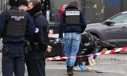 Die Kriminalpolizei untersucht den Tatort nach den Schüssen.