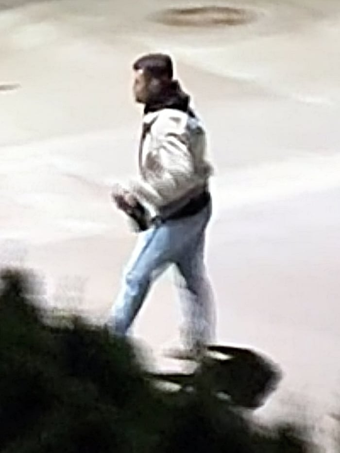 Die Polizei sucht nach diesem Mann.