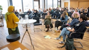 ALEXANDRA SERRA Das Interesse am Vortrag von Manuela Ritz und Simbi Schwarz bei den „18. gender*impulstagen“ in ...