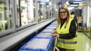 Königsberger-Ludwig nahm die Bestellung selbst in Empfang. Ab nächster Woche wird aus dem Lager ...