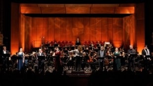 Daniela Musca am Pult, Sänger und Orchester entfachten ein musikalisches Feuerwerk
