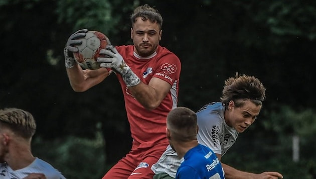 Gallneukirchen-Torwart Lukas Kürnsteiner (li.) hielt das Remis fest.