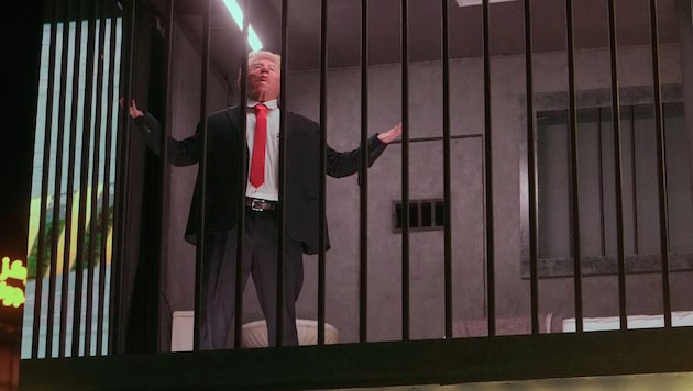 In Teheran ist eine Installation angebracht worden, die den US-Präsidenten Donald Trump im ...
