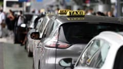 Am Hauptbahnhof in Linz war Frau W. in ein Taxi eingestiegen, weil sie es sehr eilig hatte.