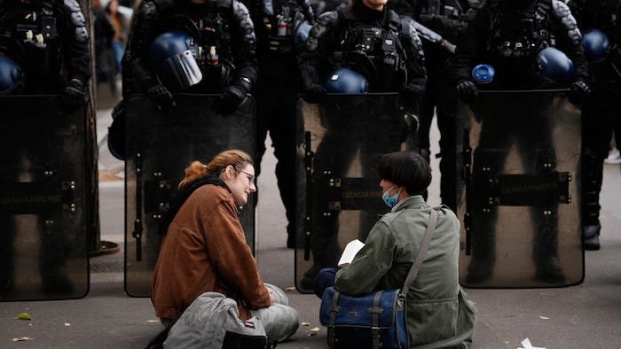 Studierende bei einem Protest für bessere Bildungsbedingungen in Paris