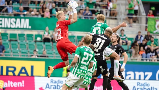 In den letzten beiden Auswärtsspielen gegen Rapid blieben Lustenau-Torhüter Domenik Schierl & ...