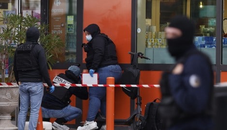 Der Angriff am Freitag in der Nähe von Paris dürfte rassistisch motiviert gewesen sein. Ein Mann ...