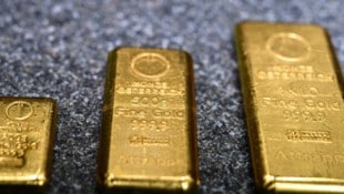Der Goldpreis ist am Freitag erstmals seit drei Monaten wieder unter 4000 US-Dollar pro Feinunze ...