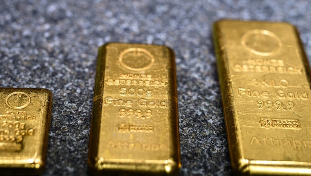 Der Goldpreis ist am Freitag erstmals seit drei Monaten wieder unter 4000 US-Dollar pro Feinunze ...
