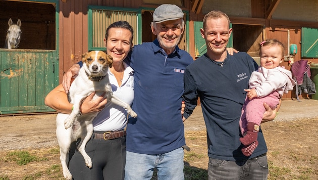 Die Familie Pucher: Julia, Papa Hans, Sonnenschein Elena, gerade neun Monate alt, mit ihrem Papa ...