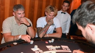 Spittal-Kicker Stefan Kofler (Mitte) räumte im Casino Velden ab.