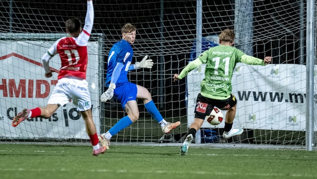 Hier erzielte Lucas Wildmann (11) das 1:0 für Wals-Grünau.