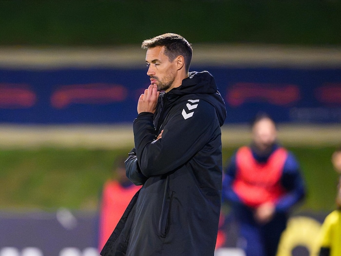 Augen zu und durch! Wels-Coach Lackner übernahm für das 2:6-Debakel die Verantwortung.
