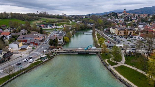 Die Ager ist der Ausfluss des Attersees.
