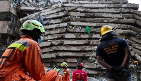 Der Unglücksort in Nairobi – Einsatzkräfte versuchen, nochlebende Verschüttete zu retten. 