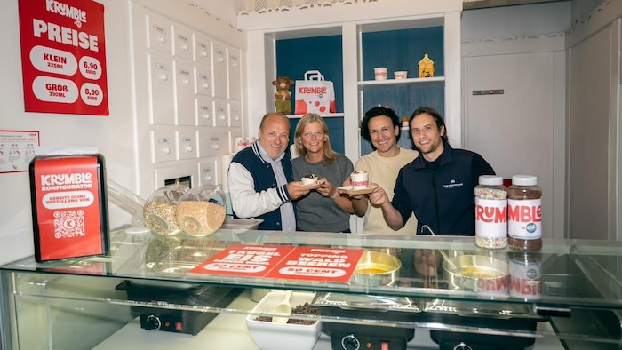 Im Eis-Greissler Store in der Rotenturmstraße wurde fleißig verkostet. Familie Blochberger mit ...