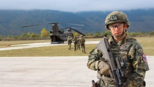 Korporal Nico H. steht im EUFOR-Einsatz in Bosnien. Übungen und Patrouillen stehen an der ...
