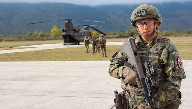 Korporal Nico H. steht im EUFOR-Einsatz in Bosnien. Übungen und Patrouillen stehen an der ...
