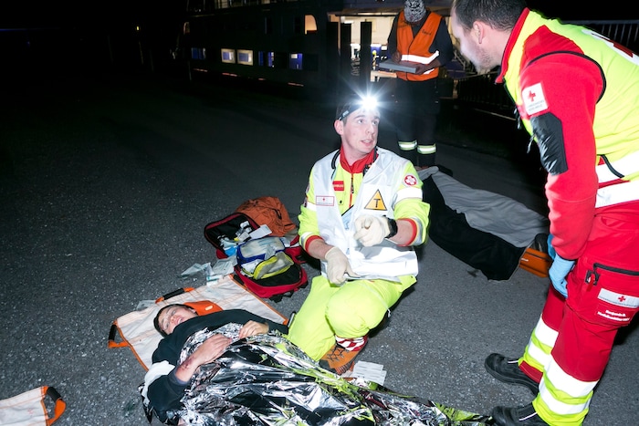 Unfallopfer mussten geborgen werden.