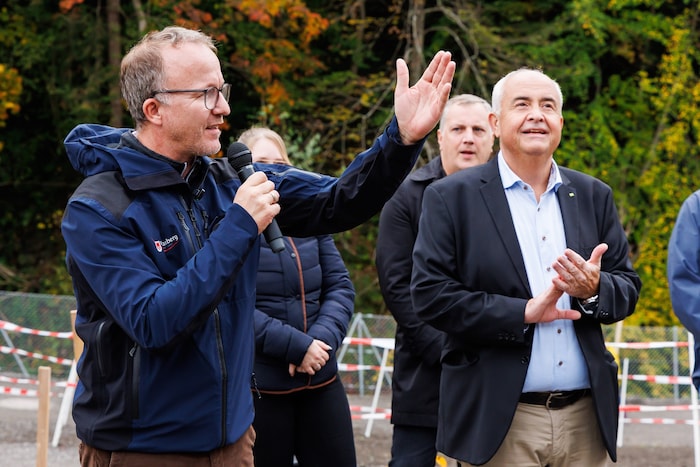 Groß ist die Freude beim Götzner Bürgermeister Manfred Böhmwalder (rechts).