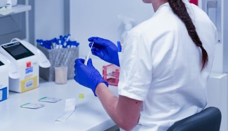 Mithilfe von mikrobakteriellen Schnelltests können im Labor Legionellen rasch identifiziert ...