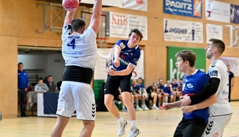 Ferlachs Laurin Ebner knallte auf die 147 kg von Suholeznik drauf.