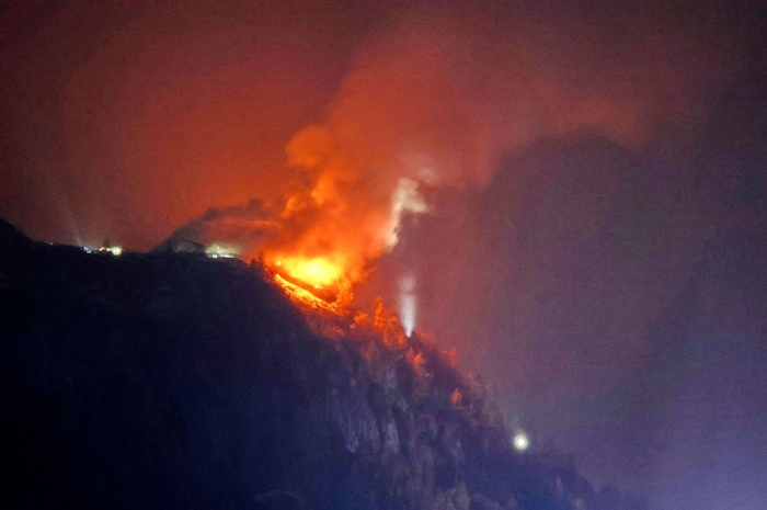 Das Flammeninferno am Freitagabend bedeutete einen schwieriger Löscheinsatz für die Feuerwehr.