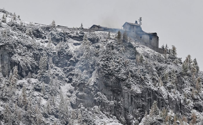 Schneefall und Wind machten den Einsatzkräften am Kehlstein zu schaffen.