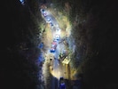 Die Einsatzkräfte beim Unfallort.