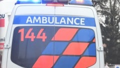 Die Lenkerin hatte die Fußgängerin bei der Rückwärtsfahrt übersehen und mit dem Auto ...