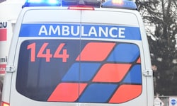 Die Lenkerin hatte die Fußgängerin bei der Rückwärtsfahrt übersehen und mit dem Auto ...