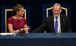 Am Freitagabend besuchte König Felipe gemeinsam mit seiner Tochter Kronprinzessin Leonor die ...