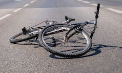 Die 21-Jährige erlitt bei dem Zusammenstoß schwerste Verletzungen (Symbolbild).