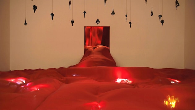 Im Bauch des Wals: „Pinocchios Casino“, preisgekrönter Biennale-Beitrag, ist in Prag wieder zu ...
